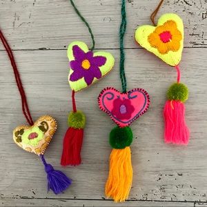 ✨HP✨Beautiful Handmade Heart Shape Pom poms